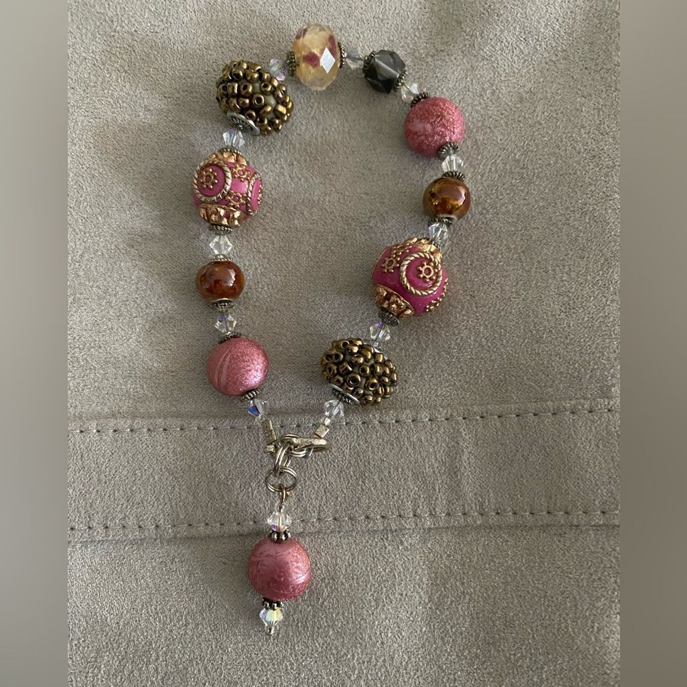 ☀️Pink beaded beautiful with different shades and gold